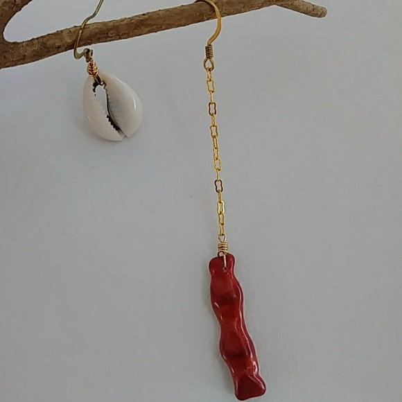 Coral Cowrie Shell Asymetrical Earring - Picture 4 of 8